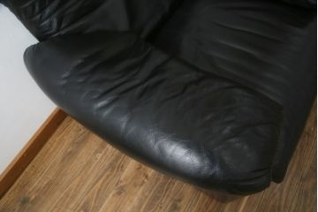 中古　Cassina(カッシーナ)　675　MARALUNGA(マラルンガ)　本革(レザー)　高級感漂う佇まいが魅力の1人掛けソファ(アームチェア、一人掛け、1P)(定価約100万円)(R-075432)