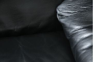 中古　Cassina(カッシーナ)　675　MARALUNGA(マラルンガ)　本革(レザー)　高級感漂う佇まいが魅力の1人掛けソファ(アームチェア、一人掛け、1P)(定価約100万円)(R-075432)