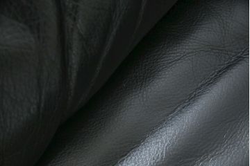 中古　Cassina(カッシーナ)　675　MARALUNGA(マラルンガ)　本革(レザー)　高級感漂う佇まいが魅力の1人掛けソファ(アームチェア、一人掛け、1P)(定価約100万円)(R-075432)