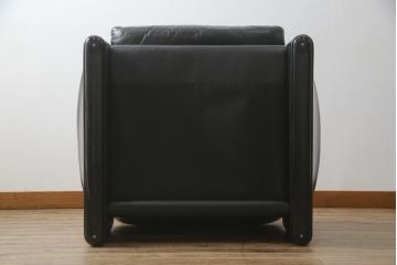 中古　Cassina(カッシーナ)　675　MARALUNGA(マラルンガ)　本革(レザー)　高級感漂う佇まいが魅力の1人掛けソファ(アームチェア、一人掛け、1P)(定価約100万円)(R-075432)