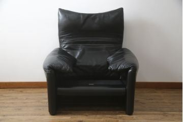 中古　Cassina(カッシーナ)　675　MARALUNGA(マラルンガ)　本革(レザー)　高級感漂う佇まいが魅力の1人掛けソファ(アームチェア、一人掛け、1P)(定価約100万円)(R-075432)