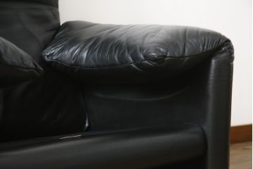 中古　Cassina(カッシーナ)　675　MARALUNGA(マラルンガ)　本革(レザー)　高級感漂う佇まいが魅力の1人掛けソファ(アームチェア、一人掛け、1P)(定価約100万円)(R-075432)