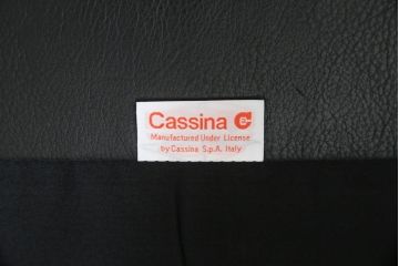 中古　Cassina(カッシーナ)　675　MARALUNGA(マラルンガ)　本革(レザー)　高級感漂う佇まいが魅力の1人掛けソファ(アームチェア、一人掛け、1P)(定価約100万円)(R-075432)