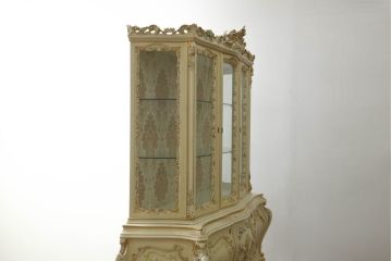 中古　SILIK(シリック)　ロココ調　繊細で気品のある装飾に目を奪われるキャビネット(キュリオケース、飾り棚、収納棚、カップボード、店舗什器)(R-075433)