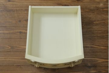 中古　SILIK(シリック)　ロココ調　繊細で気品のある装飾に目を奪われるキャビネット(キュリオケース、飾り棚、収納棚、カップボード、店舗什器)(R-075433)