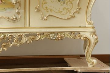 中古　SILIK(シリック)　ロココ調　繊細で気品のある装飾に目を奪われるキャビネット(キュリオケース、飾り棚、収納棚、カップボード、店舗什器)(R-075433)