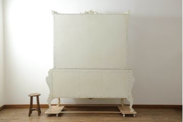 中古　SILIK(シリック)　ロココ調　繊細で気品のある装飾に目を奪われるキャビネット(キュリオケース、飾り棚、収納棚、カップボード、店舗什器)(R-075433)