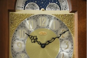 中古　細やかな装飾が光る!気品漂うシックな雰囲気が魅力のホールクロック(時計台、振り子時計、クオーツ時計、大型、ディスプレイ、ドイツ)(R-075434)