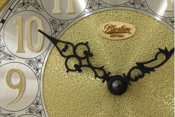 中古　細やかな装飾が光る!気品漂うシックな雰囲気が魅力のホールクロック(時計台、振り子時計、クオーツ時計、大型、ディスプレイ、ドイツ)(R-075434)