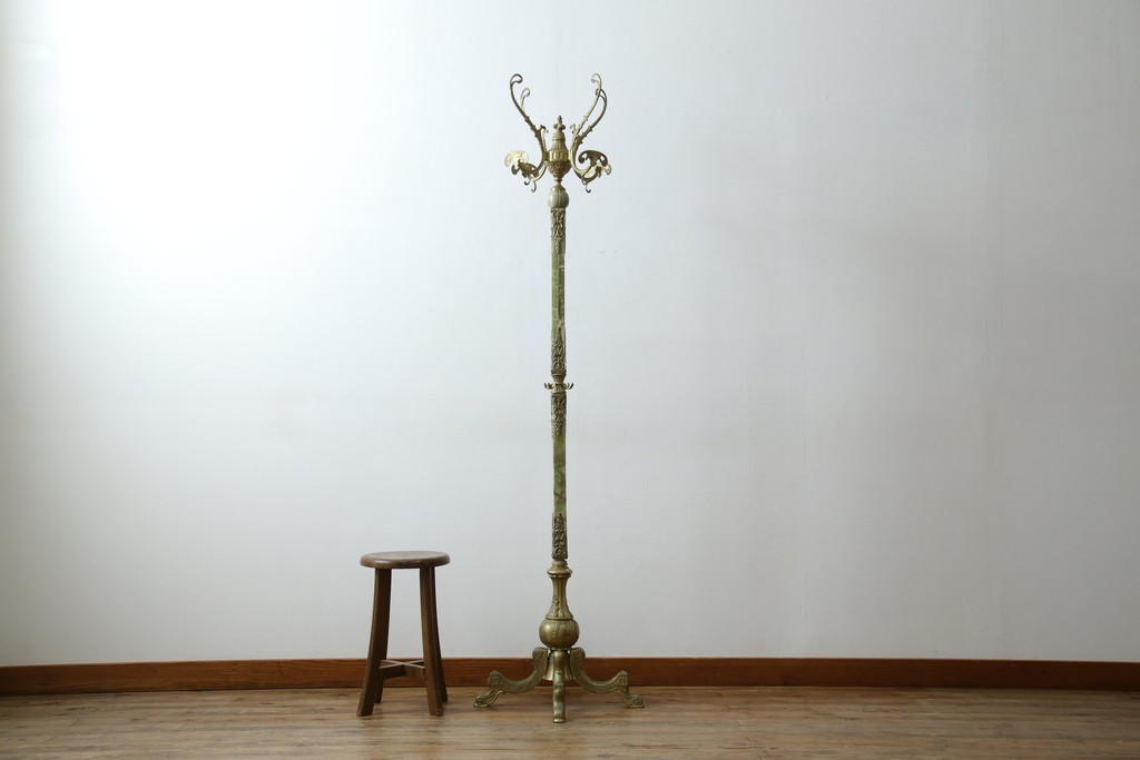 中古　イタリア高級家具　組み立て式　大理石　ヨーロピアンなお部屋の演出にピッタリな真鍮製のポールハンガー　(R-075440)