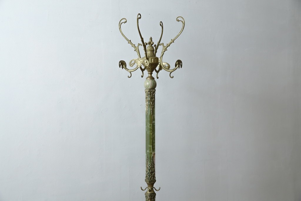 中古　イタリア高級家具　組み立て式　大理石　ヨーロピアンなお部屋の演出にピッタリな真鍮製のポールハンガー　(R-075440)