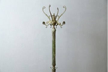 中古　イタリア高級家具　組み立て式　大理石　ヨーロピアンなお部屋の演出にピッタリな真鍮製のポールハンガー　(R-075440)