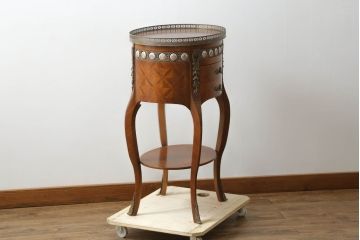 中古　スペイン家具　マリネール(Mariner)　パーケットリー(寄木細工)　すっと伸びた猫脚が上品なサイドテーブル(サイドチェスト、引き出し)(R-075443)