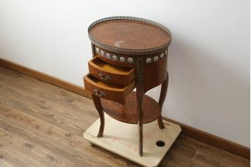 中古　スペイン家具　マリネール(Mariner)　パーケットリー(寄木細工)　すっと伸びた猫脚が上品なサイドテーブル(サイドチェスト、引き出し)(R-075443)