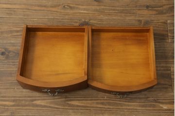 中古　スペイン家具　マリネール(Mariner)　パーケットリー(寄木細工)　すっと伸びた猫脚が上品なサイドテーブル(サイドチェスト、引き出し)(R-075443)