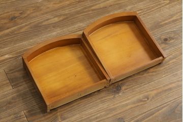 中古　スペイン家具　マリネール(Mariner)　パーケットリー(寄木細工)　すっと伸びた猫脚が上品なサイドテーブル(サイドチェスト、引き出し)(R-075443)