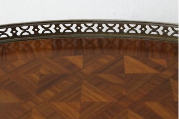 中古　スペイン家具　マリネール(Mariner)　パーケットリー(寄木細工)　すっと伸びた猫脚が上品なサイドテーブル(サイドチェスト、引き出し)(R-075443)