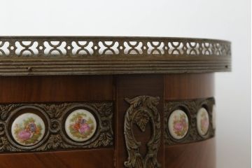 中古　スペイン家具　マリネール(Mariner)　パーケットリー(寄木細工)　すっと伸びた猫脚が上品なサイドテーブル(サイドチェスト、引き出し)(R-075443)
