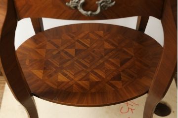 中古　スペイン家具　マリネール(Mariner)　パーケットリー(寄木細工)　すっと伸びた猫脚が上品なサイドテーブル(サイドチェスト、引き出し)(R-075443)