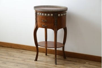 中古　スペイン家具　マリネール(Mariner)　パーケットリー(寄木細工)　すっと伸びた猫脚が上品なサイドテーブル　(R-075443)