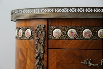 中古　スペイン家具　マリネール(Mariner)　パーケットリー(寄木細工)　すっと伸びた猫脚が上品なサイドテーブル　(R-075443)