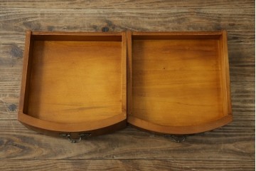 中古　スペイン家具　マリネール(Mariner)　パーケットリー(寄木細工)　すっと伸びた猫脚が上品なサイドテーブル　(R-075443)