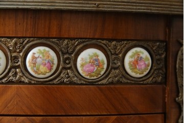 中古　スペイン家具　マリネール(Mariner)　パーケットリー(寄木細工)　すっと伸びた猫脚が上品なサイドテーブル　(R-075443)