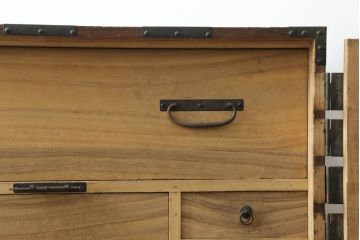 和製アンティーク　総桐(キリ)材　天板リメイク　脚付きリメイク　使いやすく生まれ変わる観音開き時代箪笥サイドボード(サイドチェスト、総桐箪笥、総桐たんす、衣裳箪笥、収納箪笥、和タンス、観音箪笥)(R-075445)