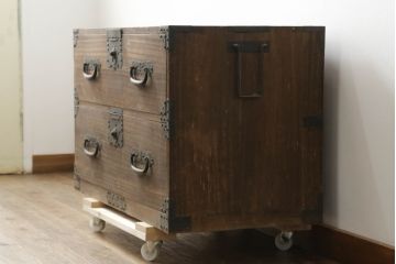 和製アンティーク　総桐(キリ)材　天板リメイク　脚付きリメイク　使いやすく生まれ変わる時代箪笥サイドボード(サイドチェスト、総桐箪笥、総桐たんす、衣裳箪笥、収納箪笥、和タンス)(R-075446)