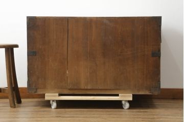 和製アンティーク　総桐(キリ)材　天板リメイク　脚付きリメイク　使いやすく生まれ変わる時代箪笥サイドボード(サイドチェスト、総桐箪笥、総桐たんす、衣裳箪笥、収納箪笥、和タンス)(R-075446)