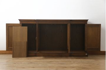 中古　IDC大塚家具取り扱い　加藤木工　Brooks(ブルックス)　サイドボード150　ナラ材　クラシカルな佇まいが美しいリビングボード(戸棚、収納棚、サイドキャビネット)(定価約32万円)(R-075448)