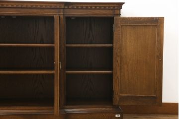 中古　IDC大塚家具取り扱い　加藤木工　Brooks(ブルックス)　サイドボード150　ナラ材　クラシカルな佇まいが美しいリビングボード(戸棚、収納棚、サイドキャビネット)(定価約32万円)(R-075448)