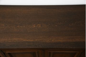 中古　IDC大塚家具取り扱い　加藤木工　Brooks(ブルックス)　サイドボード150　ナラ材　クラシカルな佇まいが美しいリビングボード(戸棚、収納棚、サイドキャビネット)(定価約32万円)(R-075448)