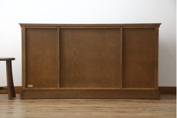 中古　IDC大塚家具取り扱い　加藤木工　Brooks(ブルックス)　サイドボード150　ナラ材　クラシカルな佇まいが美しいリビングボード(戸棚、収納棚、サイドキャビネット)(定価約32万円)(R-075448)