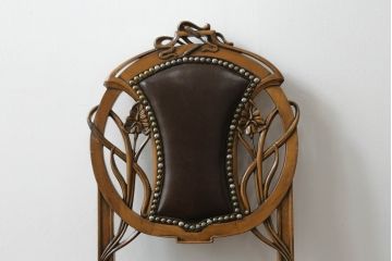 中古　イタリア高級家具　メデア(Medea)　クラシカルなデザインと花の意匠が素敵なチェア(一人掛け、ダイニングチェア、椅子、イス)(定価約40万円)(R-075450)