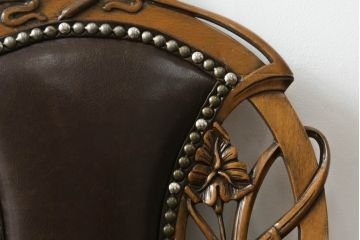 中古　イタリア高級家具　メデア(Medea)　クラシカルなデザインと花の意匠が素敵なチェア(一人掛け、ダイニングチェア、椅子、イス)(定価約40万円)(R-075450)