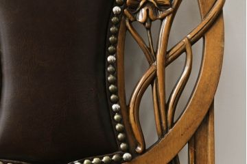 中古　イタリア高級家具　メデア(Medea)　クラシカルなデザインと花の意匠が素敵なチェア(一人掛け、ダイニングチェア、椅子、イス)(定価約40万円)(R-075450)