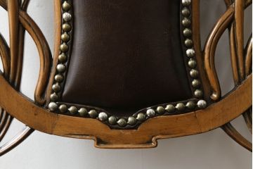 中古　イタリア高級家具　メデア(Medea)　クラシカルなデザインと花の意匠が素敵なチェア(一人掛け、ダイニングチェア、椅子、イス)(定価約40万円)(R-075450)