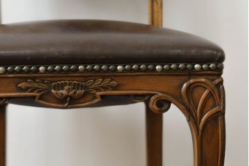 中古　イタリア高級家具　メデア(Medea)　クラシカルなデザインと花の意匠が素敵なチェア(一人掛け、ダイニングチェア、椅子、イス)(定価約40万円)(R-075450)