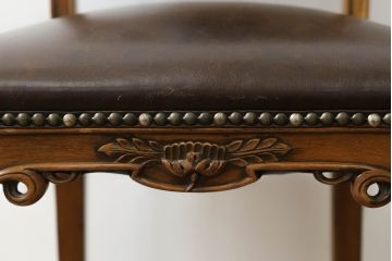 中古　イタリア高級家具　メデア(Medea)　クラシカルなデザインと花の意匠が素敵なチェア(一人掛け、ダイニングチェア、椅子、イス)(定価約40万円)(R-075450)