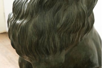 ビンテージ雑貨　ブロンズ　置いてあるだけで存在感がある!堂々とした雰囲気の大きなライオン像(置物、オブジェ、店舗什器、ブロンズ像、獅子、ディスプレイ、ヴィンテージ)(R-075451)