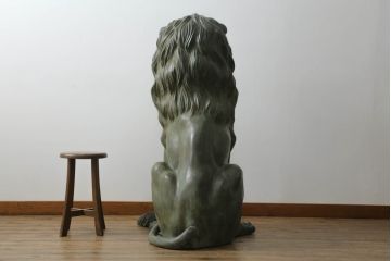 ビンテージ雑貨　ブロンズ　置いてあるだけで存在感がある!堂々とした雰囲気の大きなライオン像(置物、オブジェ、店舗什器、ブロンズ像、獅子、ディスプレイ、ヴィンテージ)(R-075451)