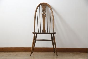 中古　美品!!　ERCOL(アーコール)　透かし彫りの意匠が美しいスワンバックチェア(ダイニングチェア、板座チェア、イス、椅子、英国、北欧)(R-075452)