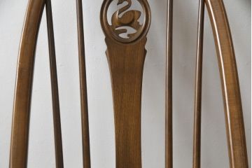 中古　美品!!　ERCOL(アーコール)　透かし彫りの意匠が美しいスワンバックチェア(ダイニングチェア、板座チェア、イス、椅子、英国、北欧)(R-075452)