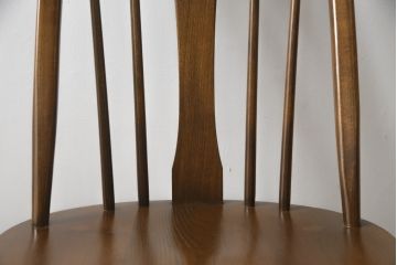 中古　美品!!　ERCOL(アーコール)　透かし彫りの意匠が美しいスワンバックチェア(ダイニングチェア、板座チェア、イス、椅子、英国、北欧)(R-075452)