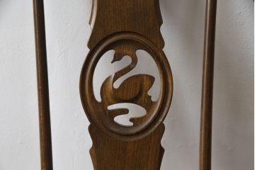 中古　美品!!　ERCOL(アーコール)　透かし彫りの意匠が美しいスワンバックチェア(ダイニングチェア、板座チェア、イス、椅子、英国、北欧)(R-075452)