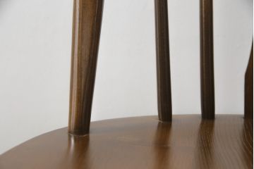 中古　美品!!　ERCOL(アーコール)　透かし彫りの意匠が美しいスワンバックチェア(ダイニングチェア、板座チェア、イス、椅子、英国、北欧)(R-075452)
