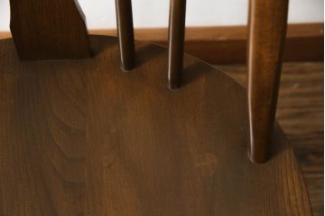 中古　美品!!　ERCOL(アーコール)　透かし彫りの意匠が美しいスワンバックチェア(ダイニングチェア、板座チェア、イス、椅子、英国、北欧)(R-075452)