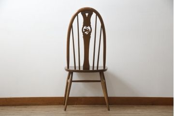 中古　美品!!　ERCOL(アーコール)　透かし彫りの意匠が美しいスワンバックチェア(ダイニングチェア、板座チェア、イス、椅子、英国、北欧)(R-075452)