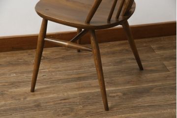中古　美品!!　ERCOL(アーコール)　透かし彫りの意匠が美しいスワンバックチェア(ダイニングチェア、板座チェア、イス、椅子、英国、北欧)(R-075452)